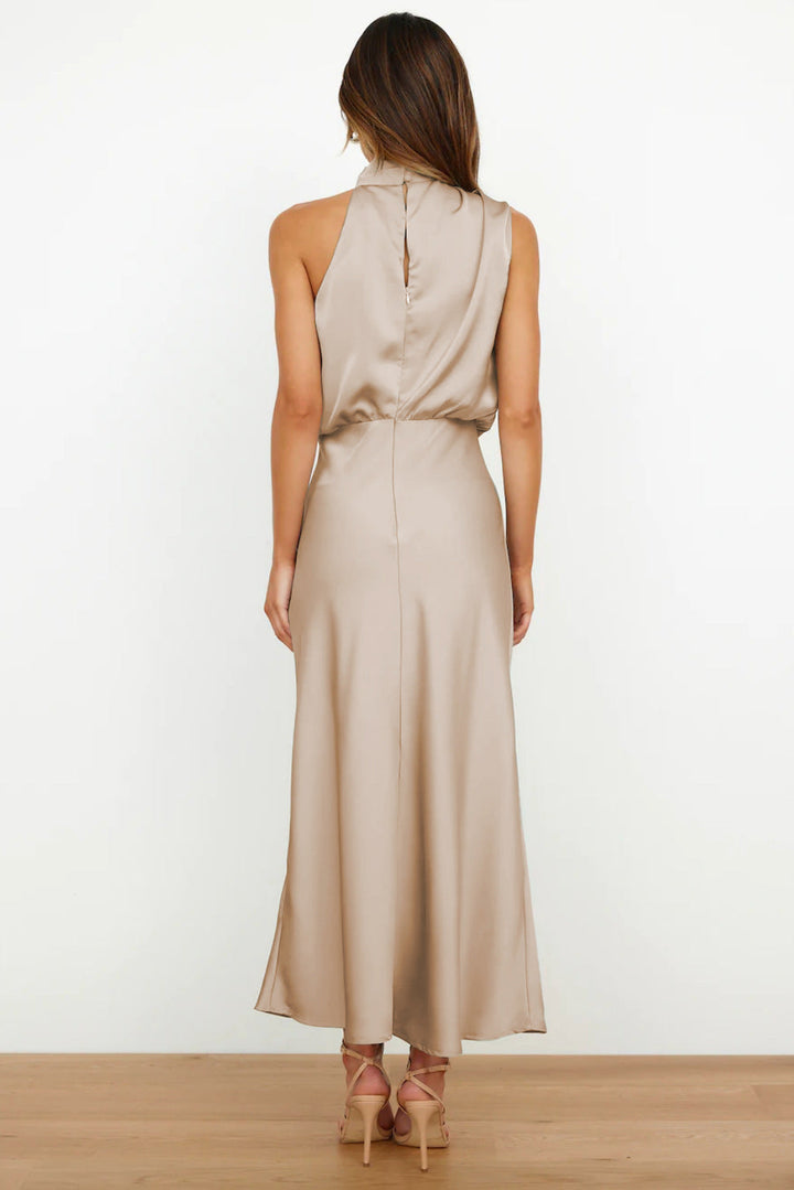 Carlina | Abito lungo in satin con scollo a halter