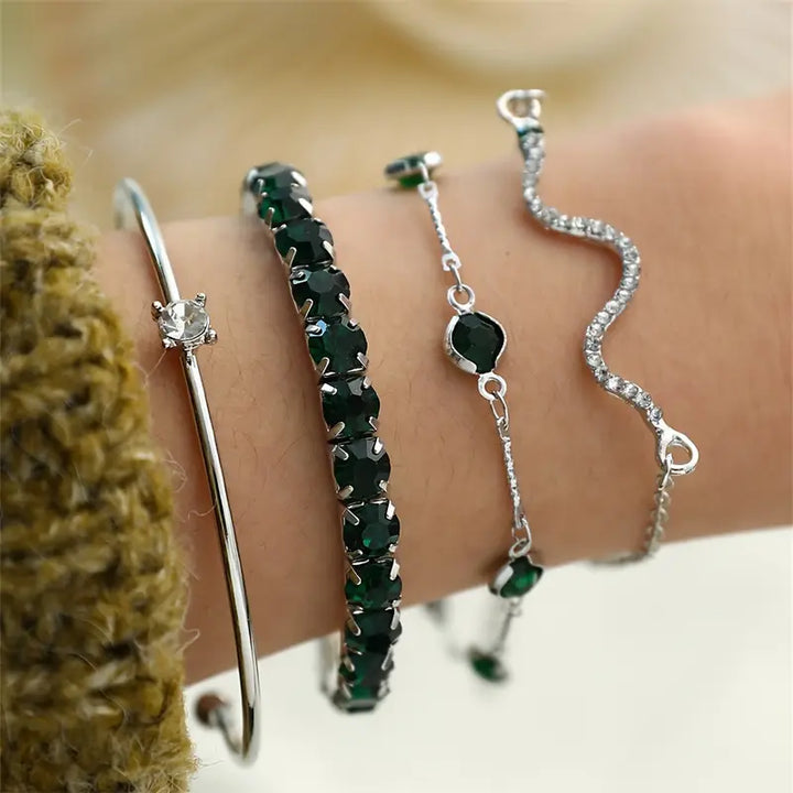 Set di bracciali con pietre preziose verdi