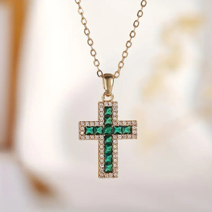 Solene Collana d'oro con pendente a croce di smeraldo