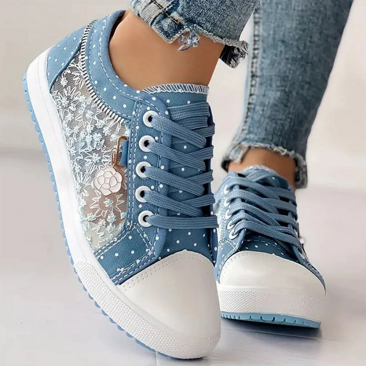 Lirio | Scarpe in pizzo floreale con dettagli in denim