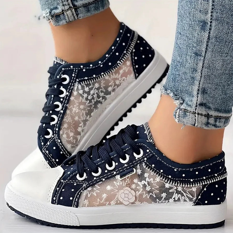 Lirio | Scarpe in pizzo floreale con dettagli in denim