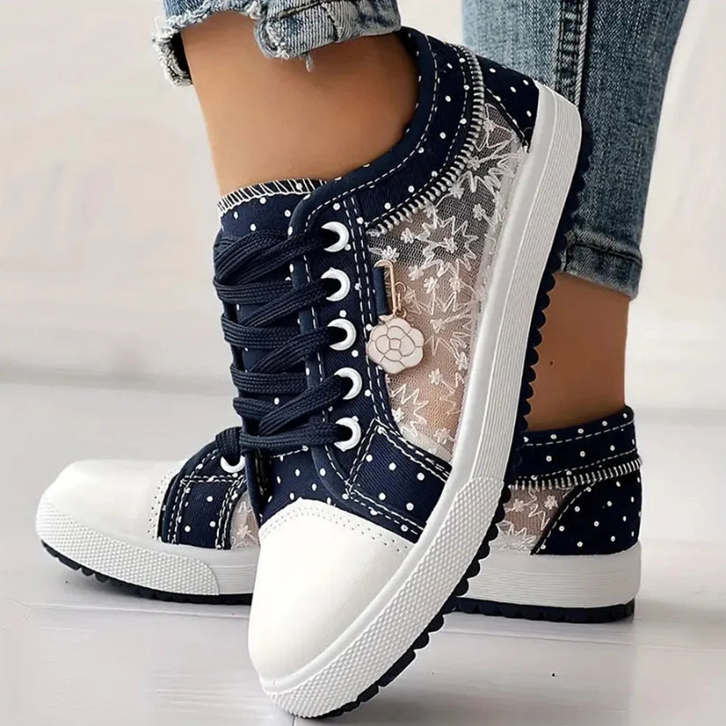 Lirio | Scarpe in pizzo floreale con dettagli in denim