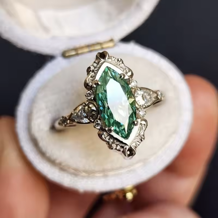 Vaelira | Anello Thornewyn