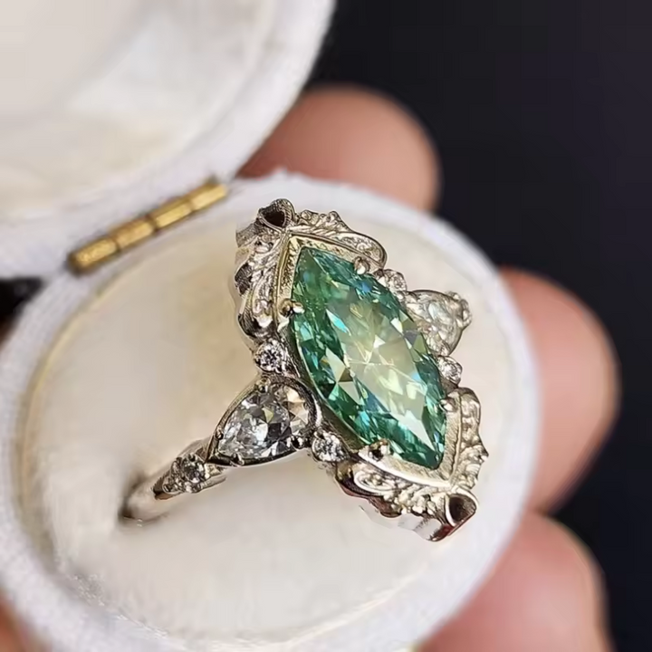 Vaelira | Anello Thornewyn